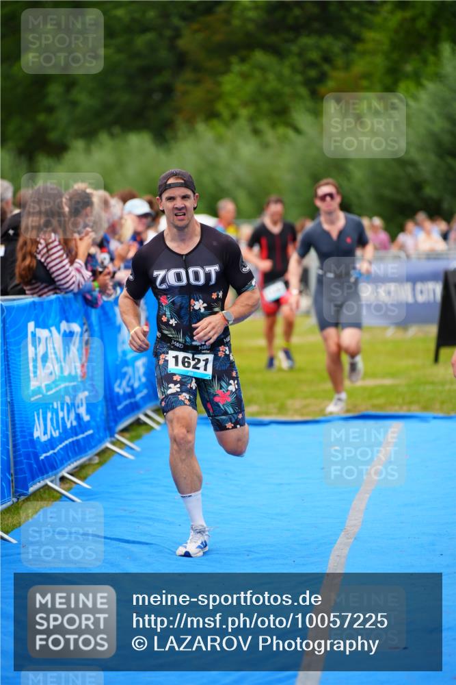30.08.2026 - Elbe Triathlon Hamburg LAZAROV Photography http://msf.ph/oto/10057225 30.08.2026 11:17:36 Ziel 579, 580, 1148, 1621 meine-sportfotos.de