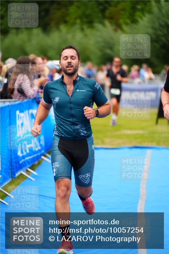 30.08.2026 - Elbe Triathlon Hamburg LAZAROV Photography http://msf.ph/oto/10057254 30.08.2026 11:17:51 Ziel 441, 1066, 1359 meine-sportfotos.de
