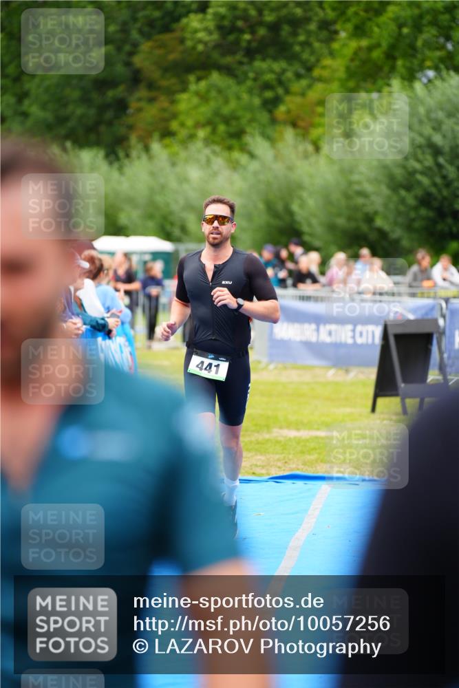 30.08.2026 - Elbe Triathlon Hamburg LAZAROV Photography http://msf.ph/oto/10057256 30.08.2026 11:17:55 Ziel 441 meine-sportfotos.de