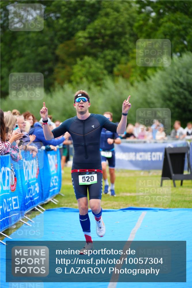 30.08.2026 - Elbe Triathlon Hamburg LAZAROV Photography http://msf.ph/oto/10057304 30.08.2026 11:18:20 Ziel 520, 548, 577, 1052 meine-sportfotos.de