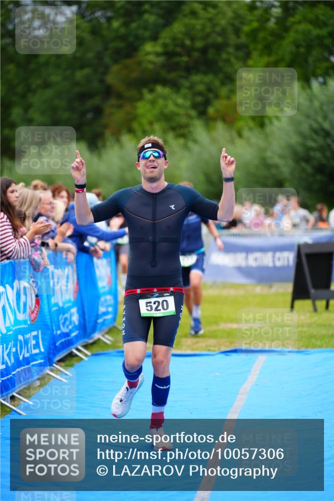 30.08.2026 - Elbe Triathlon Hamburg LAZAROV Photography http://msf.ph/oto/10057306 30.08.2026 11:18:21 Ziel 520, 548, 577, 1052 meine-sportfotos.de