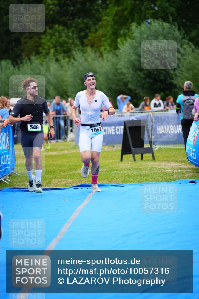 30.08.2026 - Elbe Triathlon Hamburg LAZAROV Photography http://msf.ph/oto/10057316 30.08.2026 11:18:24 Ziel 520, 548, 577, 1052 meine-sportfotos.de