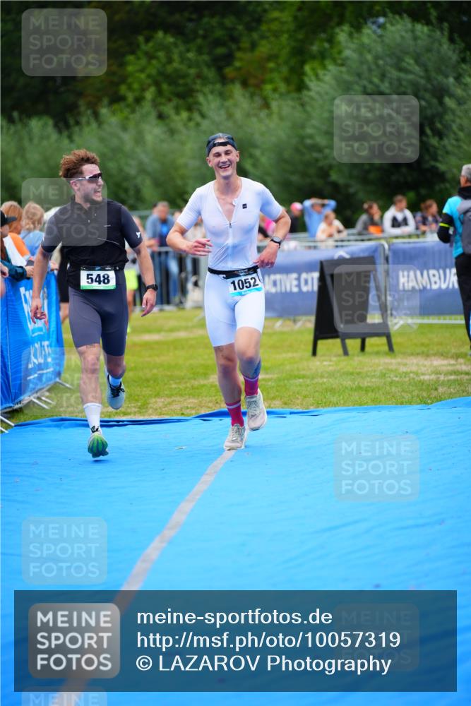 30.08.2026 - Elbe Triathlon Hamburg LAZAROV Photography http://msf.ph/oto/10057319 30.08.2026 11:18:25 Ziel 548, 577, 1052 meine-sportfotos.de