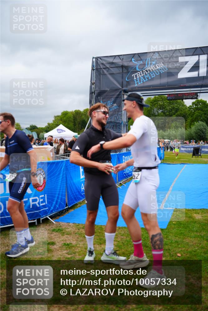 30.08.2026 - Elbe Triathlon Hamburg LAZAROV Photography http://msf.ph/oto/10057334 30.08.2026 11:18:30 Ziel 516, 1048, 1052 meine-sportfotos.de