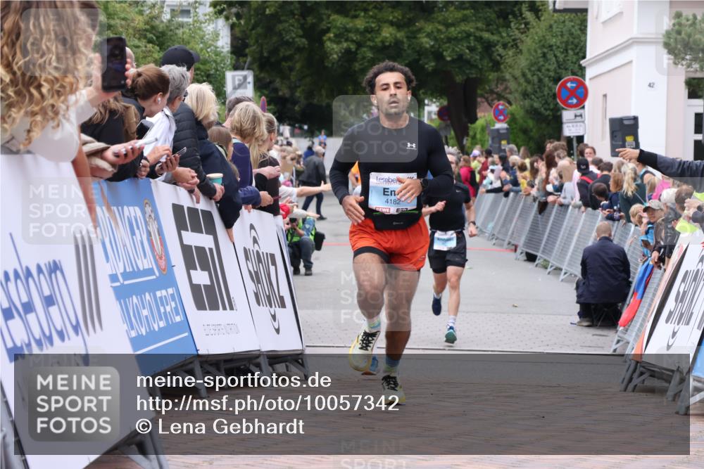 30.08.2026 - Blankeneser Heldenlauf Lena Gebhardt http://msf.ph/oto/10057342 30.08.2026 12:16:31 Ziel 2098, 2445, 2539, 2672, 4182 meine-sportfotos.de