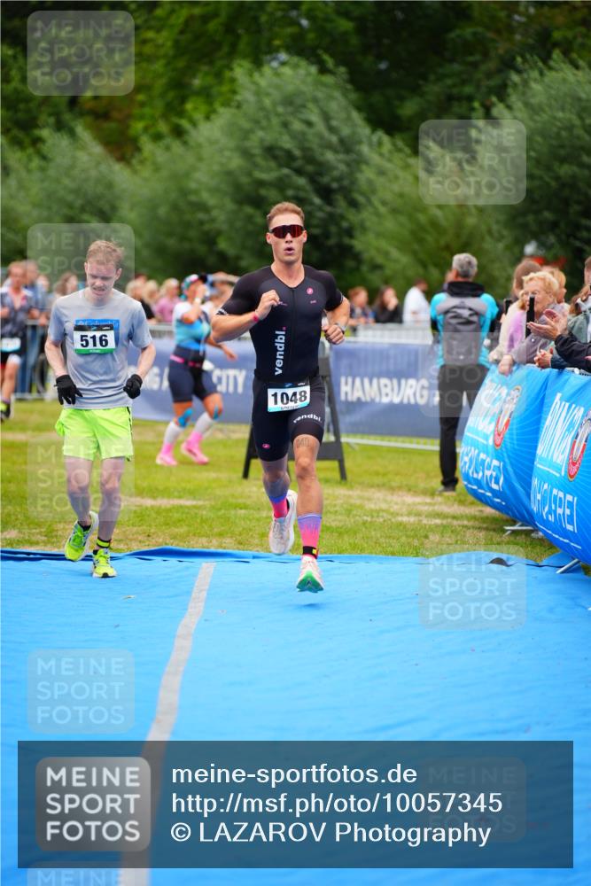 30.08.2026 - Elbe Triathlon Hamburg LAZAROV Photography http://msf.ph/oto/10057345 30.08.2026 11:18:35 Ziel 516, 1048, 1076 meine-sportfotos.de