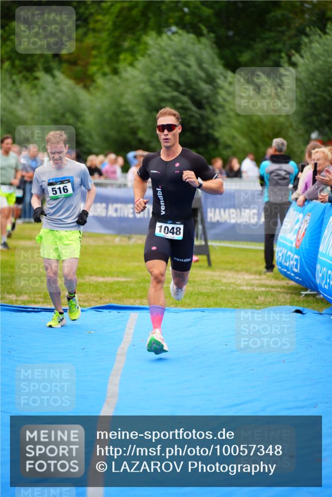 30.08.2026 - Elbe Triathlon Hamburg LAZAROV Photography http://msf.ph/oto/10057348 30.08.2026 11:18:35 Ziel 516, 1048, 1076 meine-sportfotos.de
