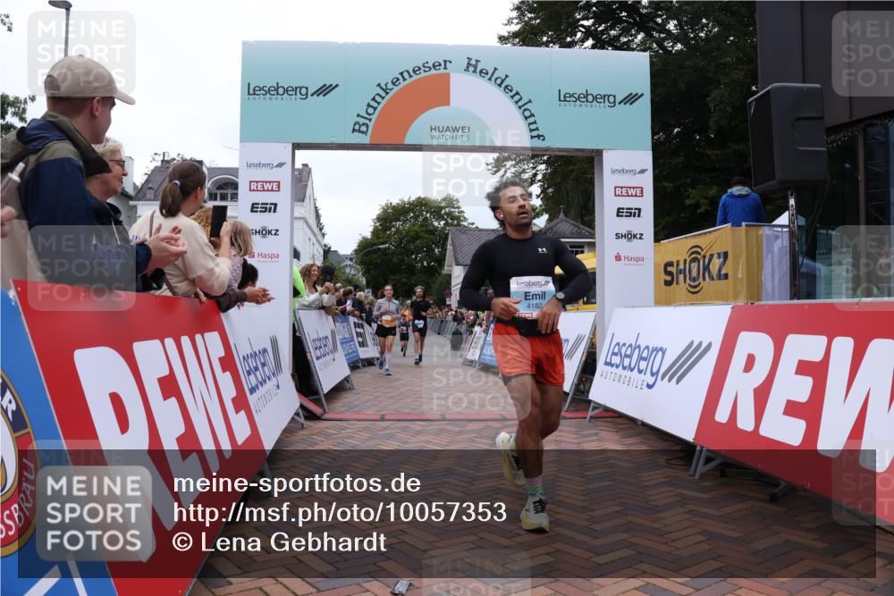 30.08.2026 - Blankeneser Heldenlauf Lena Gebhardt http://msf.ph/oto/10057353 30.08.2026 12:16:35 Ziel 2309, 4182, 4451 meine-sportfotos.de