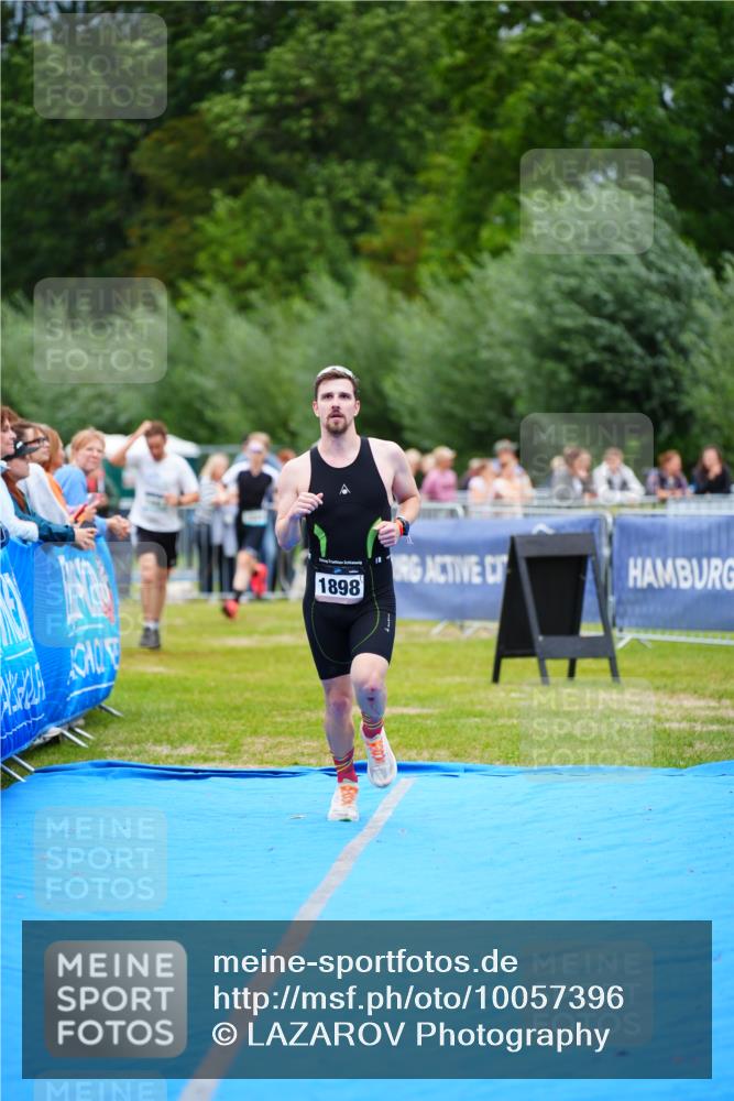 30.08.2026 - Elbe Triathlon Hamburg LAZAROV Photography http://msf.ph/oto/10057396 30.08.2026 11:19:06 Ziel 1049, 1083, 1898 meine-sportfotos.de