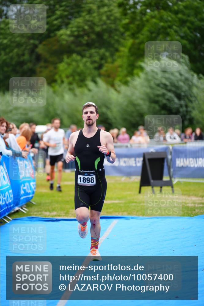 30.08.2026 - Elbe Triathlon Hamburg LAZAROV Photography http://msf.ph/oto/10057400 30.08.2026 11:19:07 Ziel 1049, 1083, 1898 meine-sportfotos.de