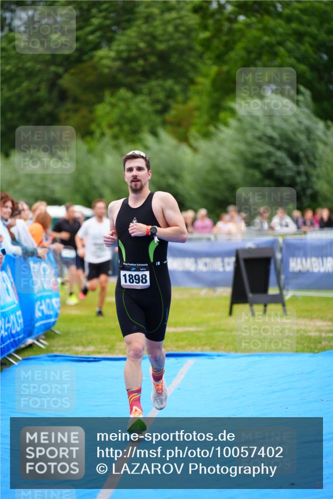 30.08.2026 - Elbe Triathlon Hamburg LAZAROV Photography http://msf.ph/oto/10057402 30.08.2026 11:19:07 Ziel 1049, 1083, 1898 meine-sportfotos.de