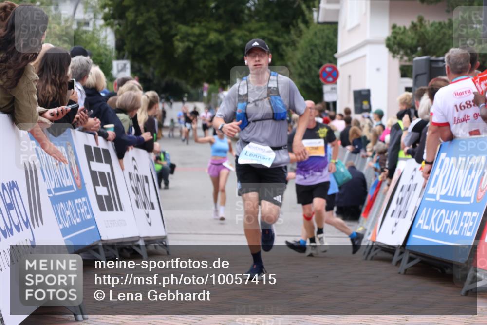 30.08.2026 - Blankeneser Heldenlauf Lena Gebhardt http://msf.ph/oto/10057415 30.08.2026 12:16:53 Ziel 2882, 4080, 4083 meine-sportfotos.de