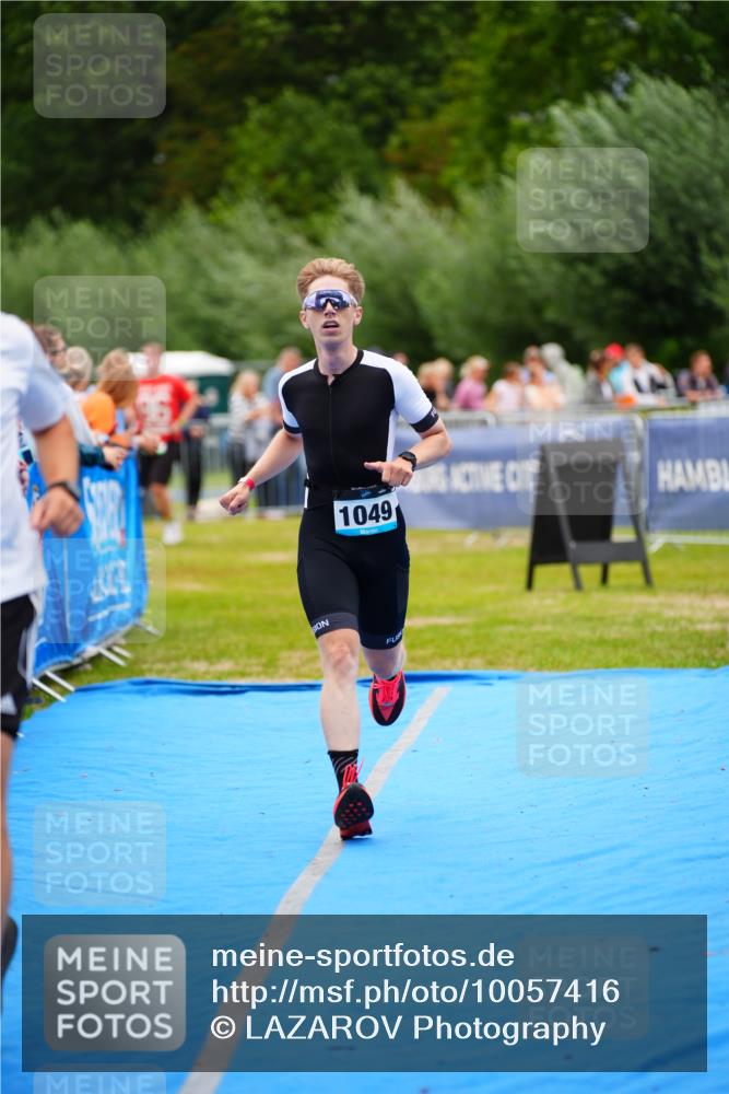 30.08.2026 - Elbe Triathlon Hamburg LAZAROV Photography http://msf.ph/oto/10057416 30.08.2026 11:19:13 Ziel 1049, 1083 meine-sportfotos.de
