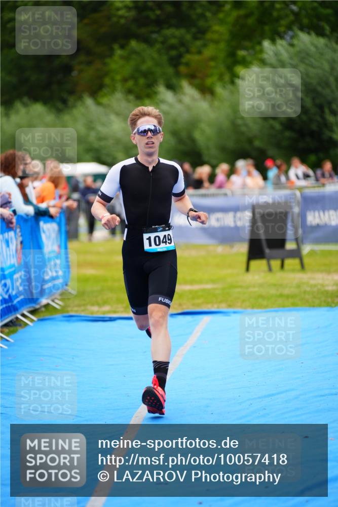 30.08.2026 - Elbe Triathlon Hamburg LAZAROV Photography http://msf.ph/oto/10057418 30.08.2026 11:19:13 Ziel 1049, 1083 meine-sportfotos.de