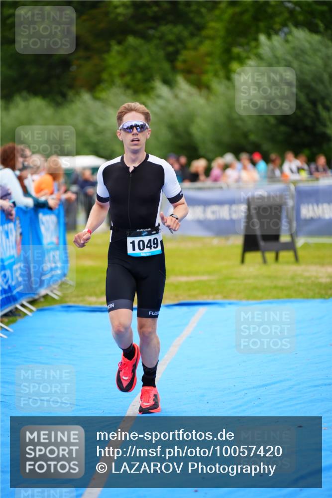 30.08.2026 - Elbe Triathlon Hamburg LAZAROV Photography http://msf.ph/oto/10057420 30.08.2026 11:19:13 Ziel 1049, 1083 meine-sportfotos.de