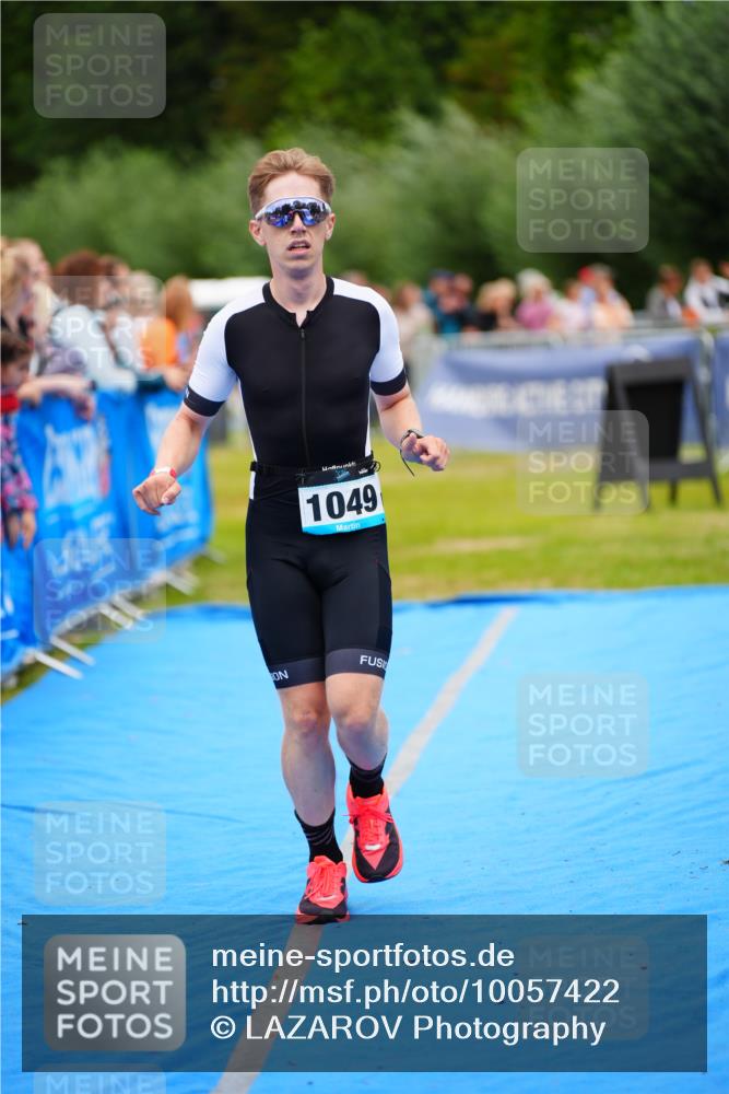 30.08.2026 - Elbe Triathlon Hamburg LAZAROV Photography http://msf.ph/oto/10057422 30.08.2026 11:19:14 Ziel 1044, 1049, 1083 meine-sportfotos.de