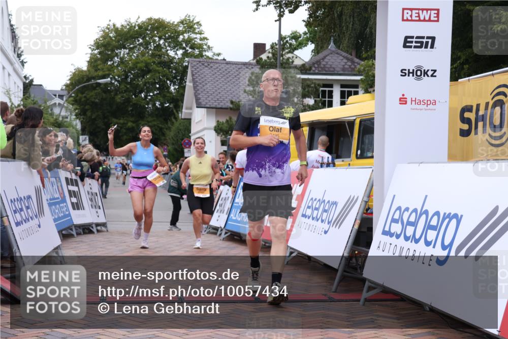 30.08.2026 - Blankeneser Heldenlauf Lena Gebhardt http://msf.ph/oto/10057434 30.08.2026 12:16:59 Ziel 2495, 2742, 2747, 4080 meine-sportfotos.de