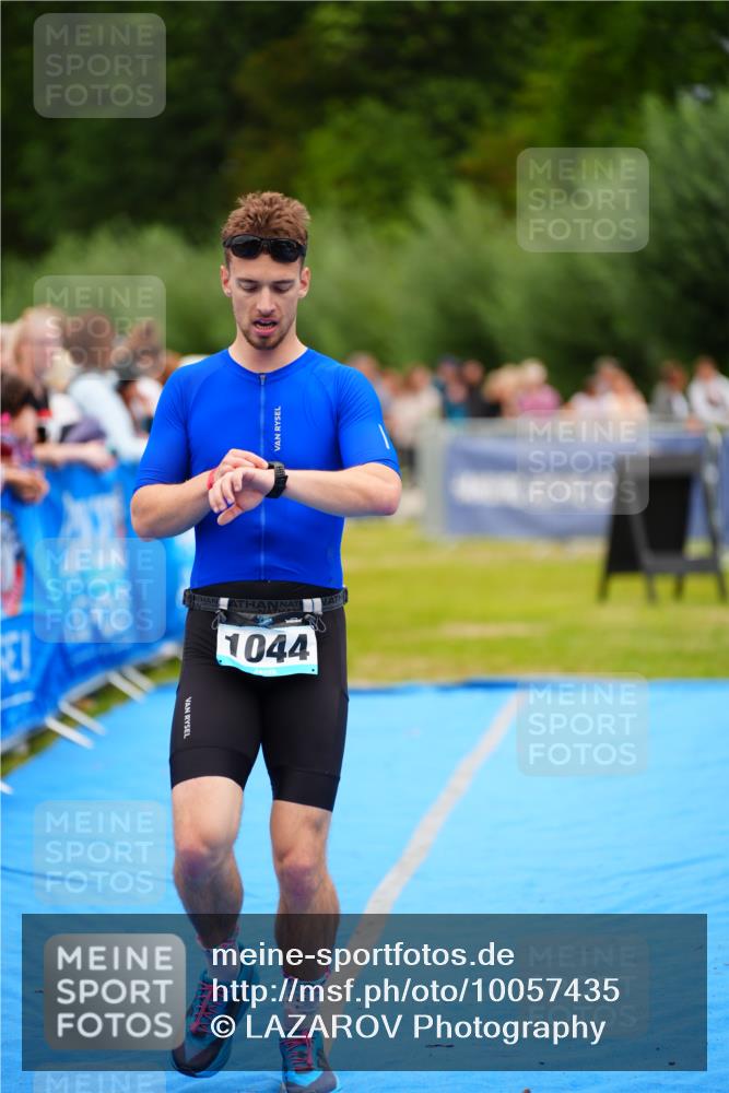 30.08.2026 - Elbe Triathlon Hamburg LAZAROV Photography http://msf.ph/oto/10057435 30.08.2026 11:19:24 Ziel 995, 1044 meine-sportfotos.de