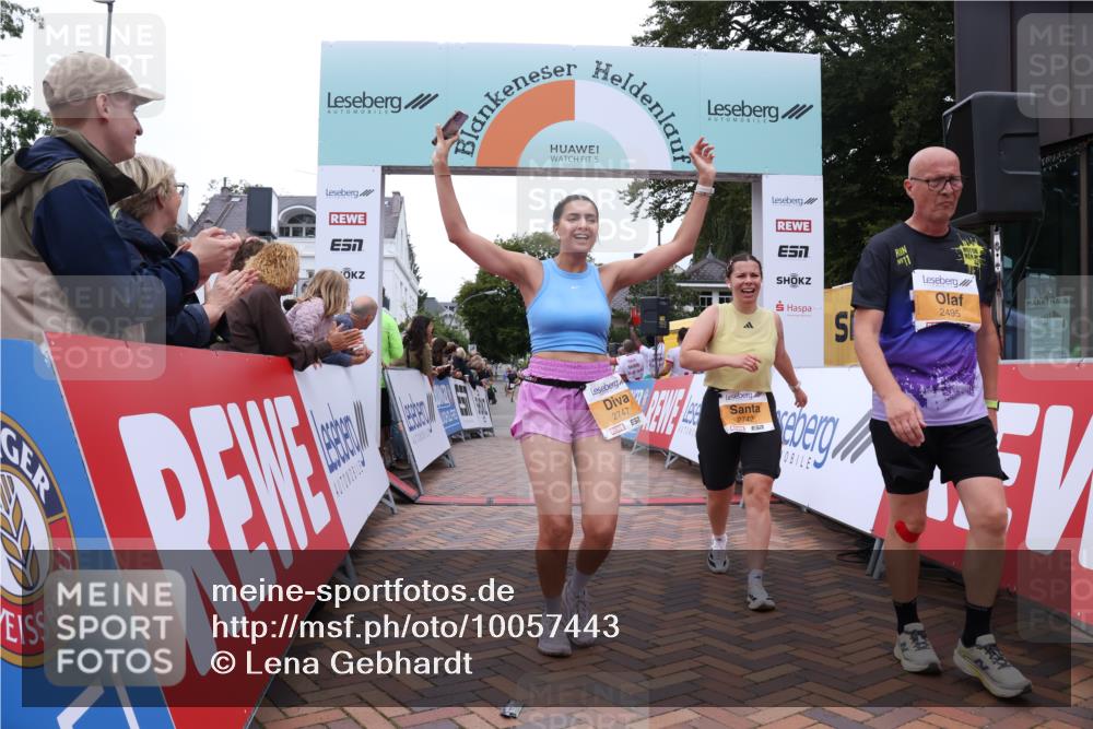 30.08.2026 - Blankeneser Heldenlauf Lena Gebhardt http://msf.ph/oto/10057443 30.08.2026 12:17:02 Ziel 2495, 2742, 2747, 4080 meine-sportfotos.de