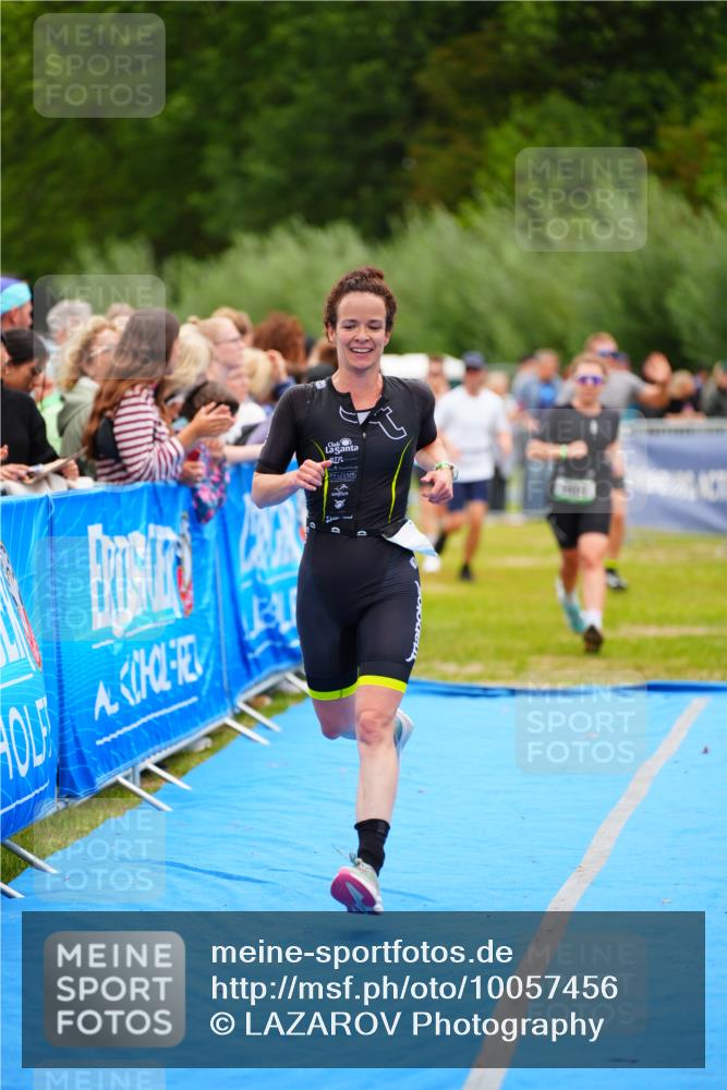 30.08.2026 - Elbe Triathlon Hamburg LAZAROV Photography http://msf.ph/oto/10057456 30.08.2026 11:19:35 Ziel 950, 1091, 1108, 1111 meine-sportfotos.de