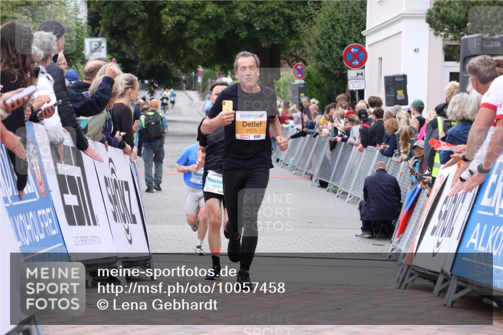 30.08.2026 - Blankeneser Heldenlauf Lena Gebhardt http://msf.ph/oto/10057458 30.08.2026 12:17:07 Ziel 2523, 2742, 2747, 4243 meine-sportfotos.de