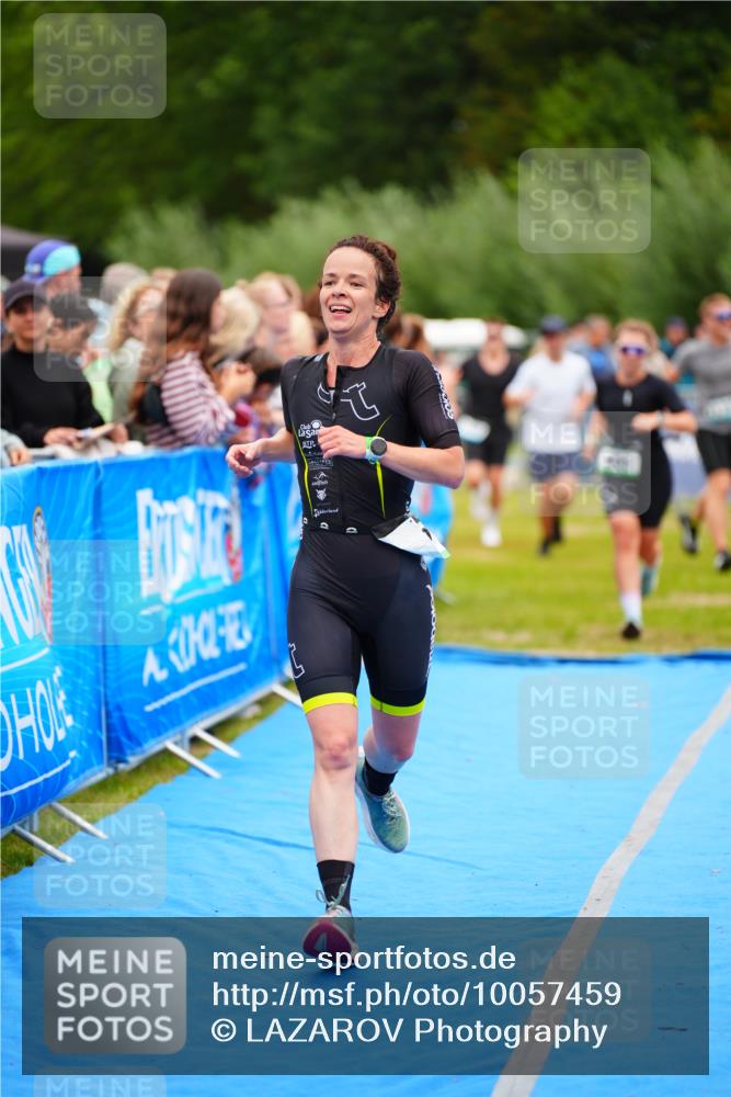 30.08.2026 - Elbe Triathlon Hamburg LAZAROV Photography http://msf.ph/oto/10057459 30.08.2026 11:19:36 Ziel 950, 1091, 1108, 1111 meine-sportfotos.de