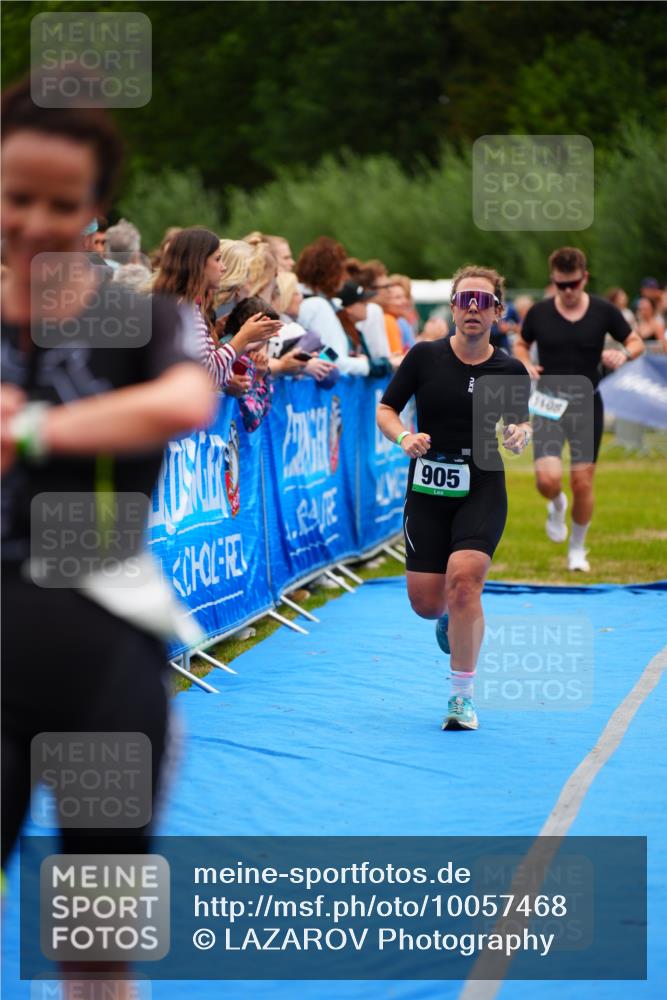 30.08.2026 - Elbe Triathlon Hamburg LAZAROV Photography http://msf.ph/oto/10057468 30.08.2026 11:19:38 Ziel 950, 1091, 1108, 1111 meine-sportfotos.de