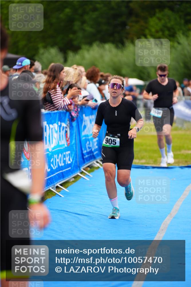 30.08.2026 - Elbe Triathlon Hamburg LAZAROV Photography http://msf.ph/oto/10057470 30.08.2026 11:19:39 Ziel 950, 1091, 1108, 1111 meine-sportfotos.de