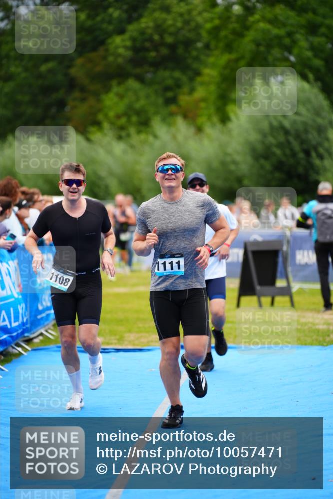 30.08.2026 - Elbe Triathlon Hamburg LAZAROV Photography http://msf.ph/oto/10057471 30.08.2026 11:19:40 Ziel 1091, 1108, 1111 meine-sportfotos.de