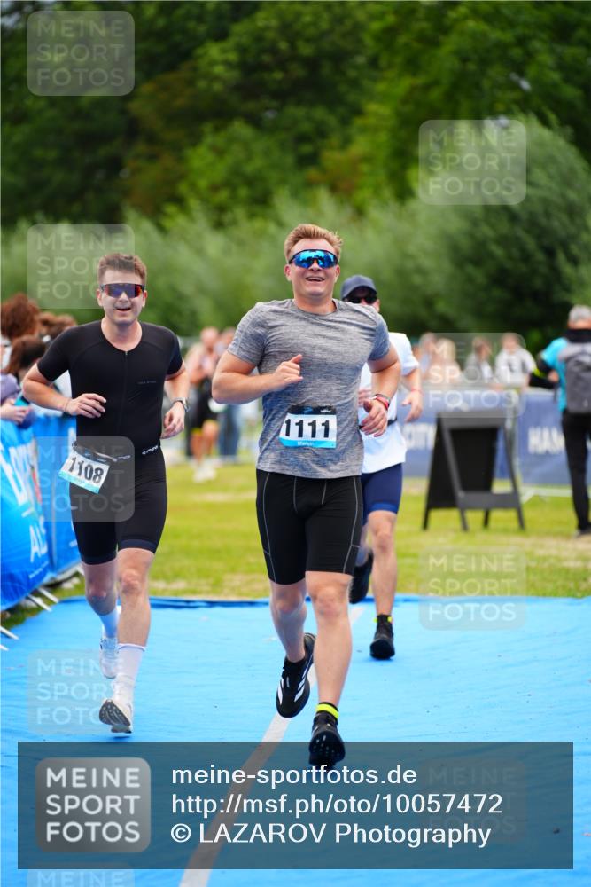 30.08.2026 - Elbe Triathlon Hamburg LAZAROV Photography http://msf.ph/oto/10057472 30.08.2026 11:19:40 Ziel 1091, 1108, 1111 meine-sportfotos.de