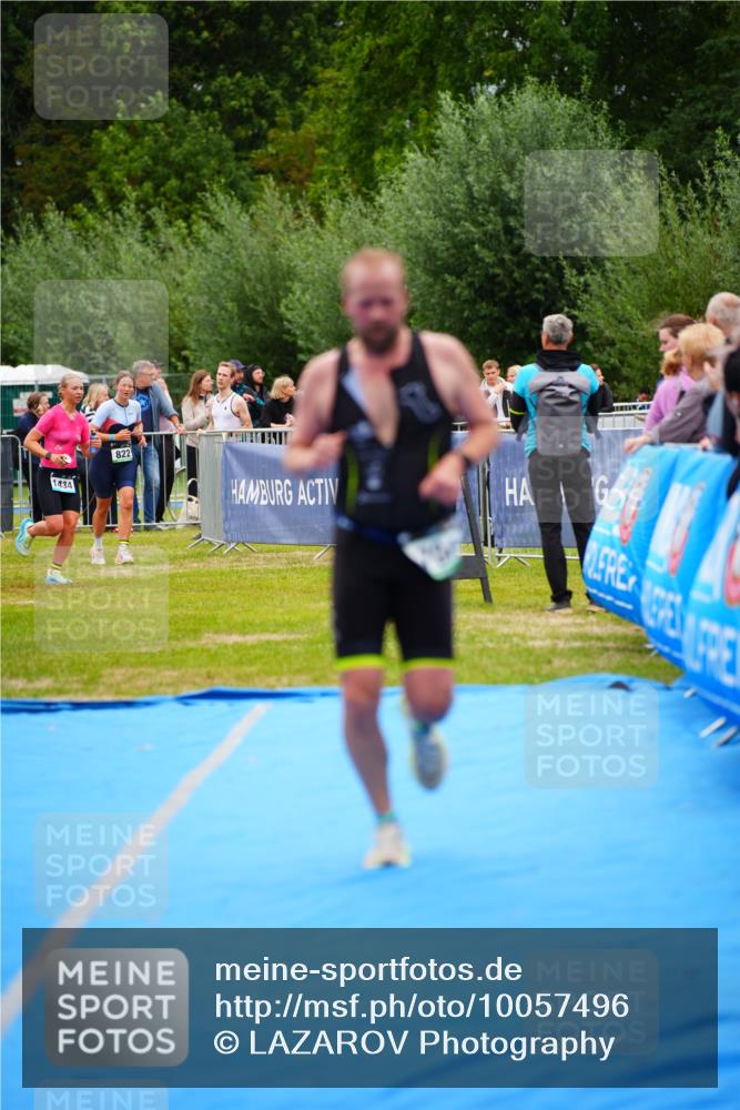 30.08.2026 - Elbe Triathlon Hamburg LAZAROV Photography http://msf.ph/oto/10057496 30.08.2026 11:19:49 Ziel 667, 704 meine-sportfotos.de