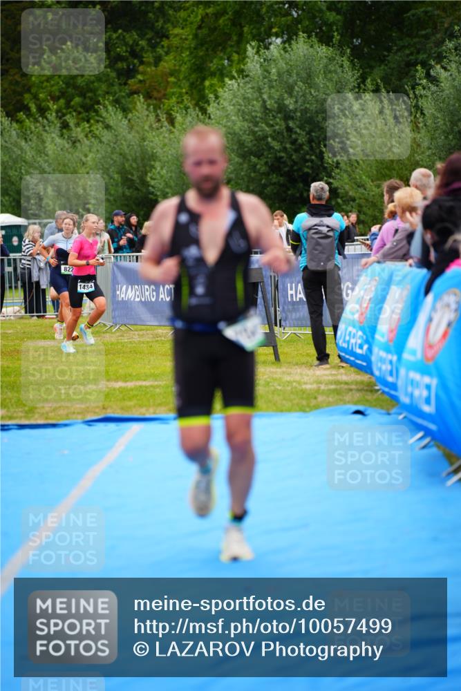 30.08.2026 - Elbe Triathlon Hamburg LAZAROV Photography http://msf.ph/oto/10057499 30.08.2026 11:19:50 Ziel 667, 704 meine-sportfotos.de