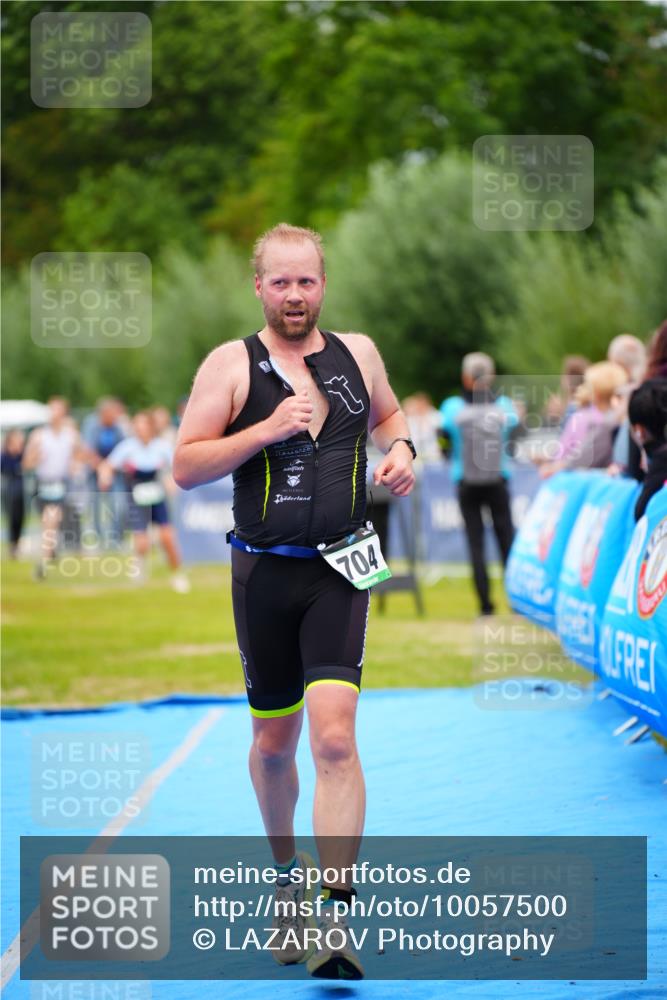30.08.2026 - Elbe Triathlon Hamburg LAZAROV Photography http://msf.ph/oto/10057500 30.08.2026 11:19:50 Ziel 667, 704 meine-sportfotos.de