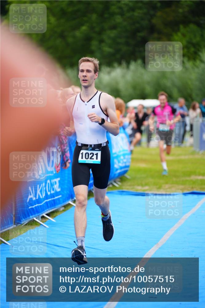 30.08.2026 - Elbe Triathlon Hamburg LAZAROV Photography http://msf.ph/oto/10057515 30.08.2026 11:19:58 Ziel 572, 725, 1071 meine-sportfotos.de