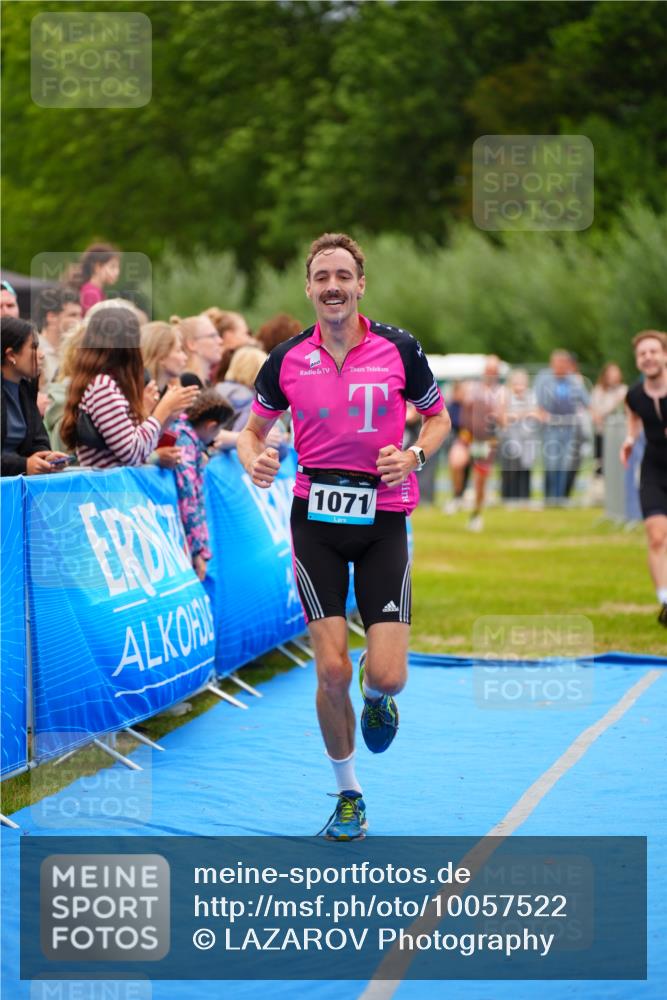 30.08.2026 - Elbe Triathlon Hamburg LAZAROV Photography http://msf.ph/oto/10057522 30.08.2026 11:20:01 Ziel 572, 725, 1071 meine-sportfotos.de