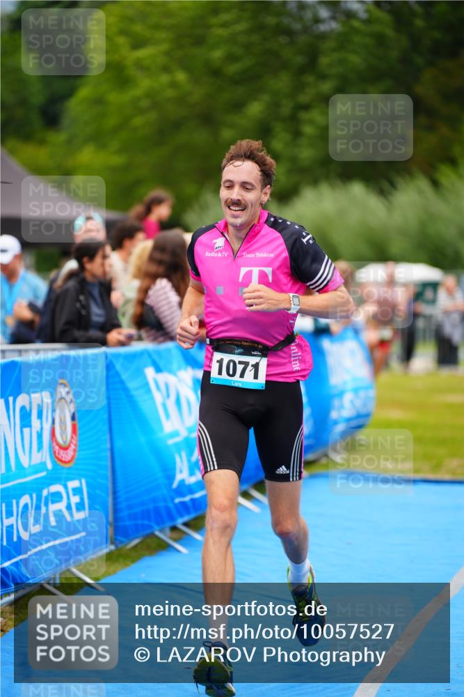 30.08.2026 - Elbe Triathlon Hamburg LAZAROV Photography http://msf.ph/oto/10057527 30.08.2026 11:20:01 Ziel 572, 725, 1071 meine-sportfotos.de