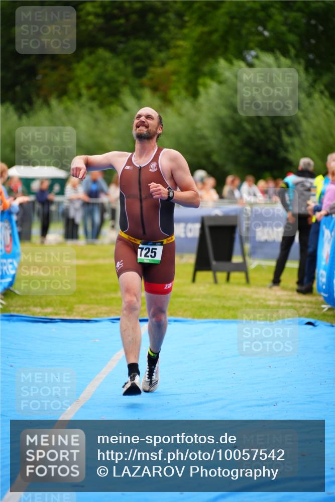 30.08.2026 - Elbe Triathlon Hamburg LAZAROV Photography http://msf.ph/oto/10057542 30.08.2026 11:20:06 Ziel 572, 725 meine-sportfotos.de