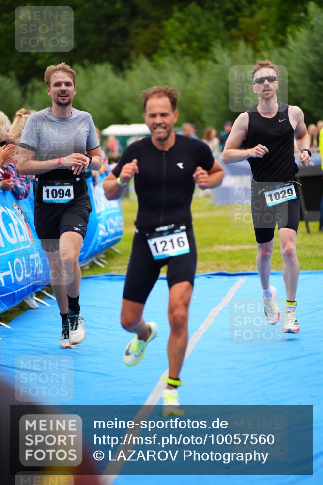 30.08.2026 - Elbe Triathlon Hamburg LAZAROV Photography http://msf.ph/oto/10057560 30.08.2026 11:20:22 Ziel 1013, 1029, 1094, 1216 meine-sportfotos.de
