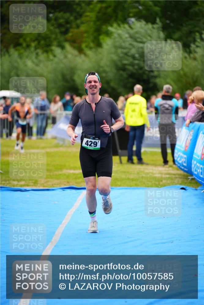 30.08.2026 - Elbe Triathlon Hamburg LAZAROV Photography http://msf.ph/oto/10057585 30.08.2026 11:20:34 Ziel 429, 491, 1101 meine-sportfotos.de