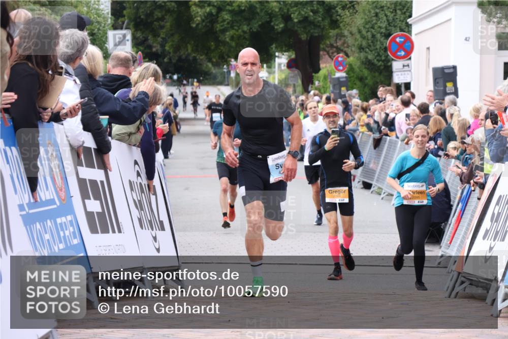30.08.2026 - Blankeneser Heldenlauf Lena Gebhardt http://msf.ph/oto/10057590 30.08.2026 12:18:07 Ziel 4211, 4283 meine-sportfotos.de