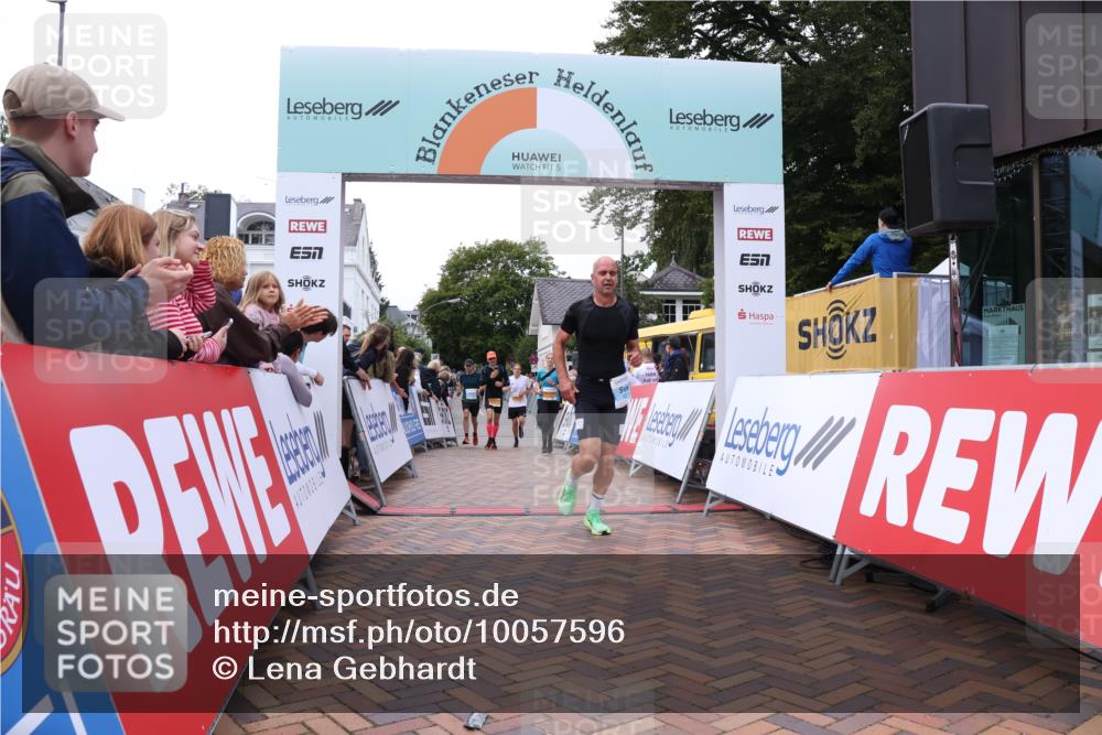 30.08.2026 - Blankeneser Heldenlauf Lena Gebhardt http://msf.ph/oto/10057596 30.08.2026 12:18:11 Ziel 2094, 2095, 2231, 4211, 4283, 4385 meine-sportfotos.de