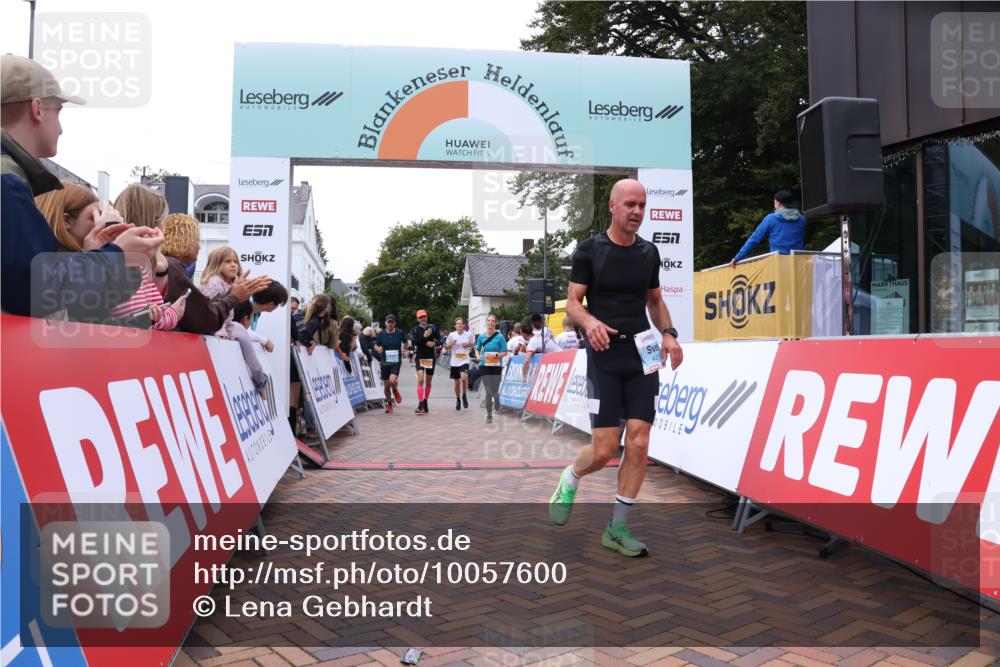 30.08.2026 - Blankeneser Heldenlauf Lena Gebhardt http://msf.ph/oto/10057600 30.08.2026 12:18:12 Ziel 2094, 2095, 2231, 4211, 4385 meine-sportfotos.de