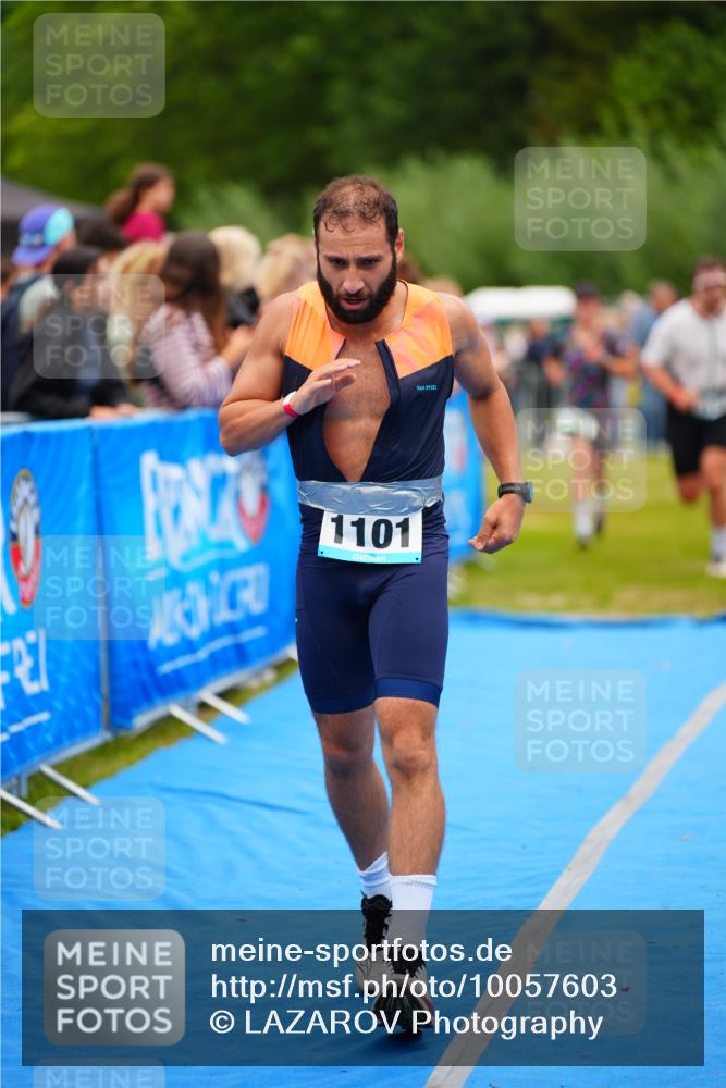 30.08.2026 - Elbe Triathlon Hamburg LAZAROV Photography http://msf.ph/oto/10057603 30.08.2026 11:20:40 Ziel 886, 1059, 1101 meine-sportfotos.de