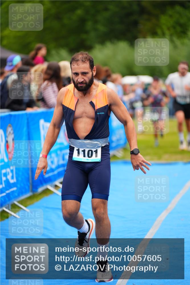 30.08.2026 - Elbe Triathlon Hamburg LAZAROV Photography http://msf.ph/oto/10057605 30.08.2026 11:20:40 Ziel 886, 1059, 1101 meine-sportfotos.de