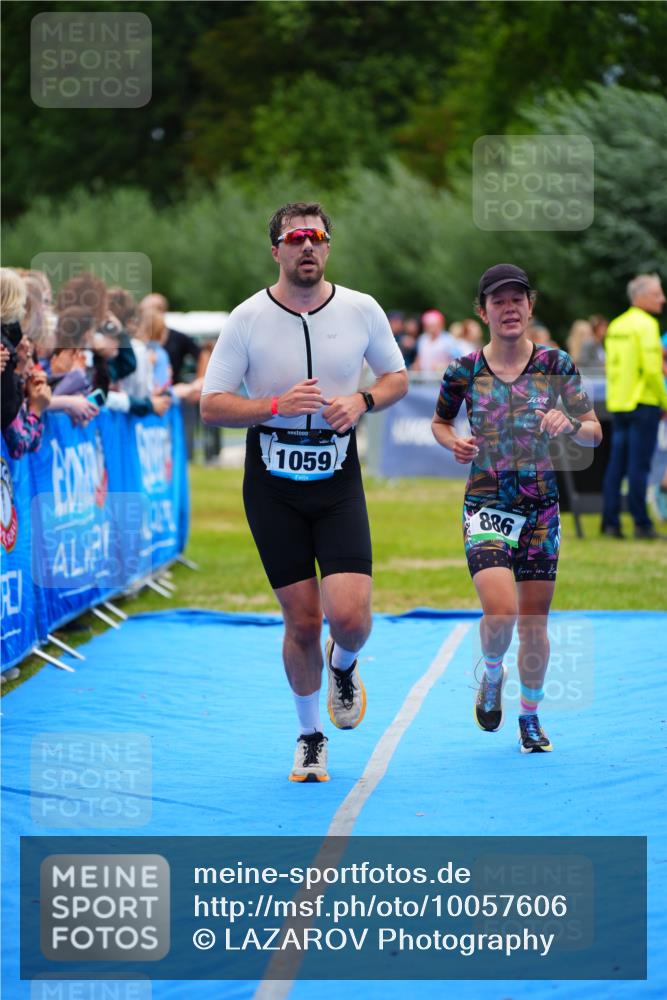 30.08.2026 - Elbe Triathlon Hamburg LAZAROV Photography http://msf.ph/oto/10057606 30.08.2026 11:20:43 Ziel 886, 1059, 1101 meine-sportfotos.de