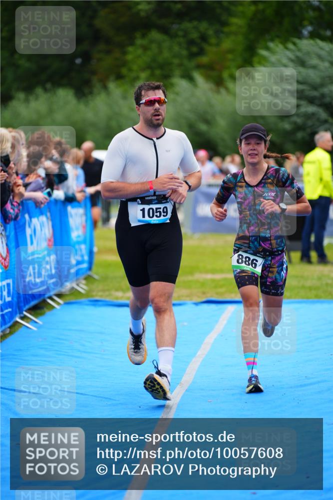 30.08.2026 - Elbe Triathlon Hamburg LAZAROV Photography http://msf.ph/oto/10057608 30.08.2026 11:20:43 Ziel 886, 1059, 1101 meine-sportfotos.de