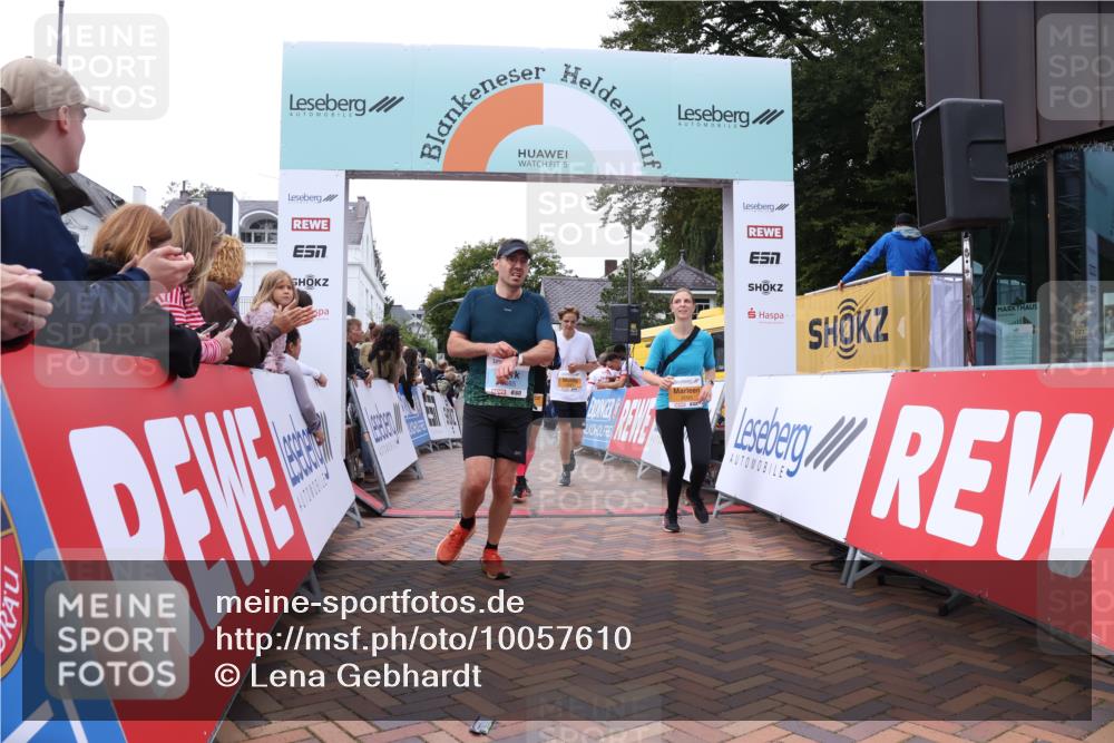 30.08.2026 - Blankeneser Heldenlauf Lena Gebhardt http://msf.ph/oto/10057610 30.08.2026 12:18:14 Ziel 2094, 2095, 2231, 4211, 4385 meine-sportfotos.de
