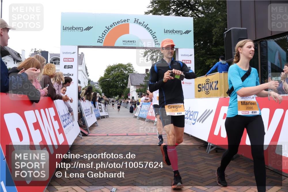 30.08.2026 - Blankeneser Heldenlauf Lena Gebhardt http://msf.ph/oto/10057624 30.08.2026 12:18:16 Ziel 2094, 2095, 2231, 4211, 4385 meine-sportfotos.de