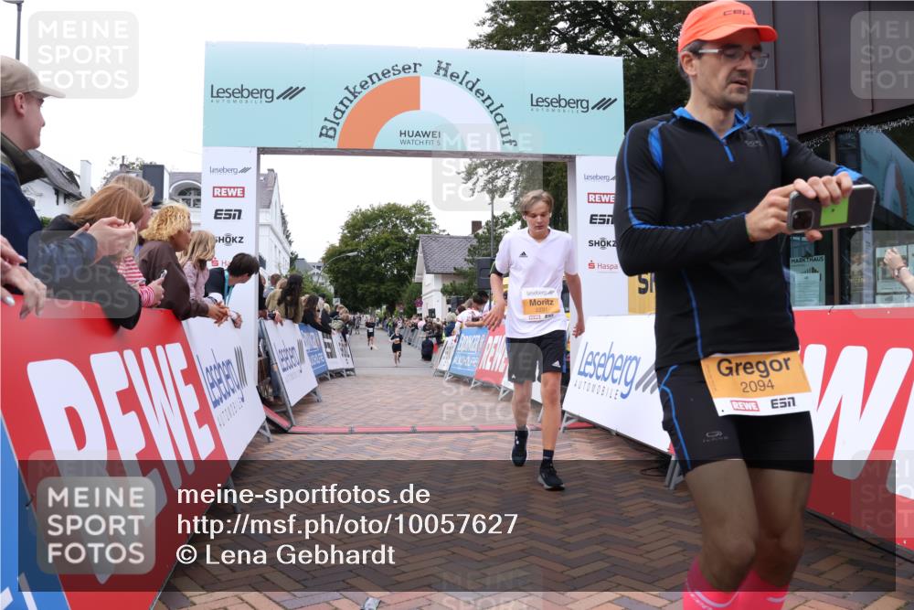 30.08.2026 - Blankeneser Heldenlauf Lena Gebhardt http://msf.ph/oto/10057627 30.08.2026 12:18:16 Ziel 2094, 2095, 2231, 4211, 4385 meine-sportfotos.de