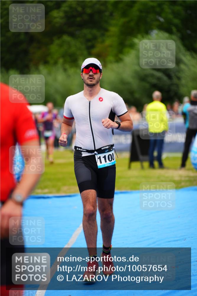 30.08.2026 - Elbe Triathlon Hamburg LAZAROV Photography http://msf.ph/oto/10057654 30.08.2026 11:21:07 Ziel 999, 1100, 1225, 1276 meine-sportfotos.de